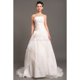vestido de noiva simples elegante sem mangas com flor
