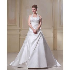 Vestido de noiva evasê lateral drapeado plus size