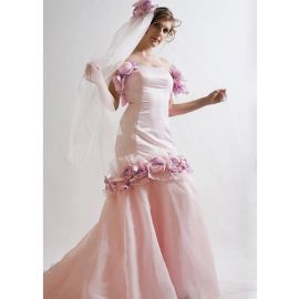 Pequenos vestidos de noiva sereia rosa com flores