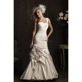 Vestido de noiva atraente em tafetá estilo sereia com corpete plissado