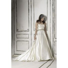 Clássico cintura império, vestido de noiva longo com decote em coração
