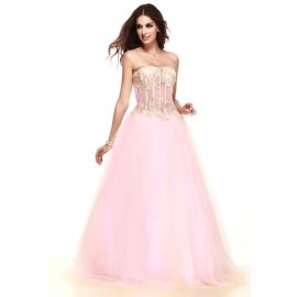 Elegante vestido de noite rosa com decote em coração
