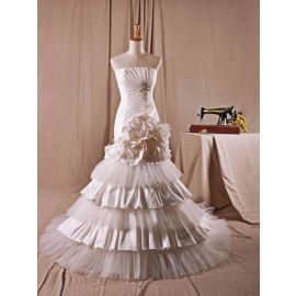 Glamourosos vestidos de noiva sereia em tafetá