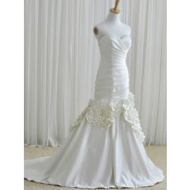 Elegantes vestidos de noiva de cetim sereia franzidos com flores de tecido