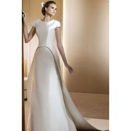 Vestido de noiva atraente em cetim com mangas curtas evasê