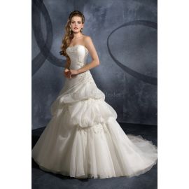 Princesa atraente vestido de noiva formal com apliques