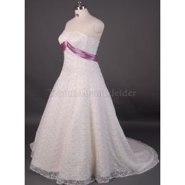 Vestido de noiva formal romântico sem alças com broche de flor de cristal