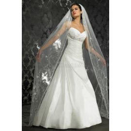 Vestido de noiva sexy clássico com véu e corpete plissado