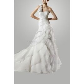 Vestido de noiva longo clássico com véu