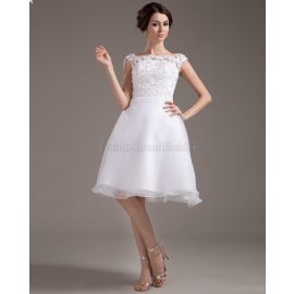 Vestido de noiva evasê de organza cintura regular na altura do joelho