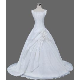 Vestido de noiva romântico em tafetá com alças largas e fenda na frente