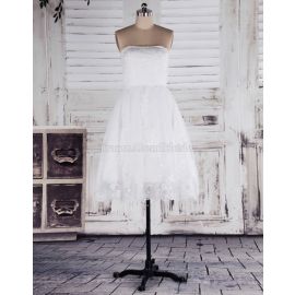 Vestido de noiva princesa com camadas de organza na altura do joelho