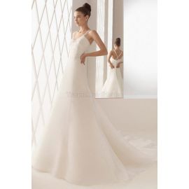 Vestido de noiva linha A em cetim transparente com corpete plissado