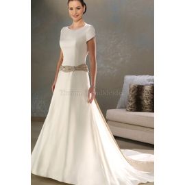 Esplêndido vestido de noiva moderno com brilhantes e cinto
