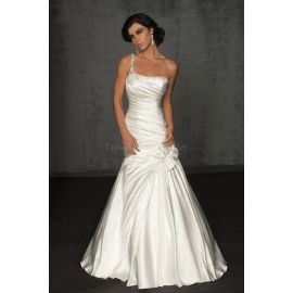 Vestido de noiva elegante e charmoso com corpete plissado feito de tafetá