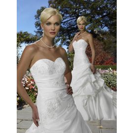Vestidos de noiva luxuosos com corte em A e cintura natural para casamento natural
