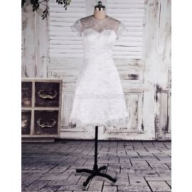 Vestido de noiva elegante de manga curta na altura do joelho com apliques